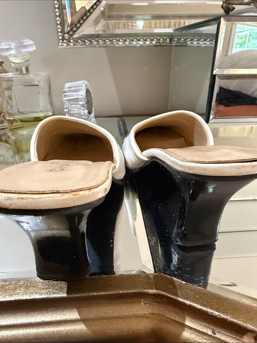 CHANEL White Quilted Leather Slip-On Mules with Black CC Logo - Picture 3 of 4